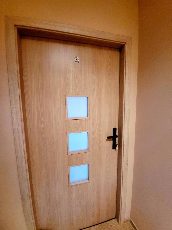 Tanie Spanie Przy Targach Poznanskich - Zameldowanie Bezobslugowe- Bagian luar foto